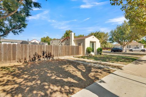 Tiny photo for 404 Ellis Street, KING CITY, CA 93930 (MLS # ML82025308)