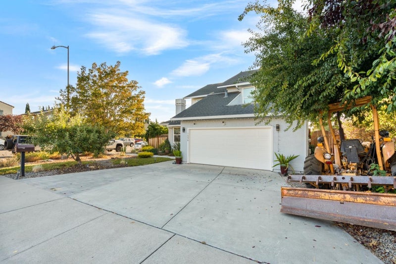 1090 Los Altos Drive