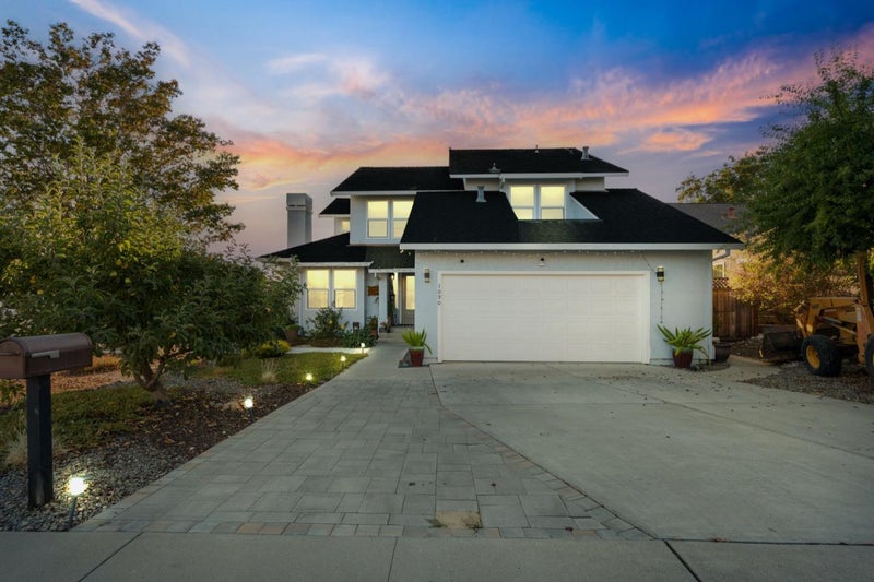 1090 Los Altos Drive