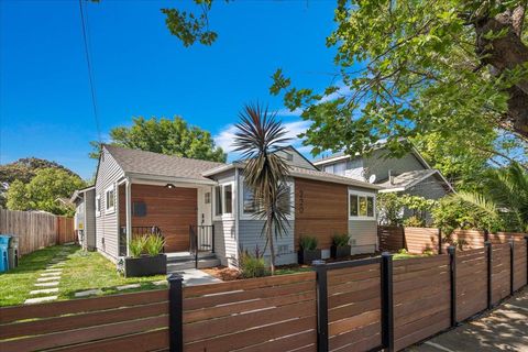 Tiny photo for 220 Lindbergh Street, San Mateo, CA 94401 (MLS # ML82042277)
