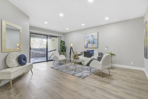 Photo of 999 W Evelyn Terrace #40, SUNNYVALE, CA 94086 (MLS # ML82035292)