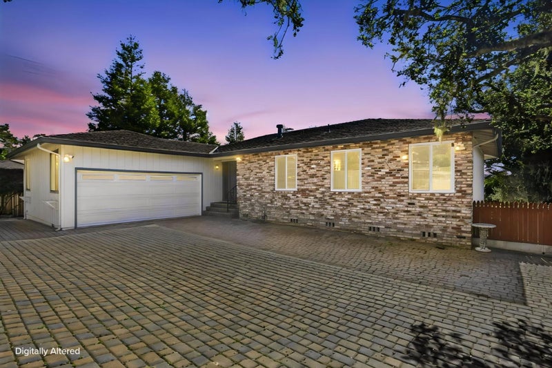 3076 Strawberry Hill Road