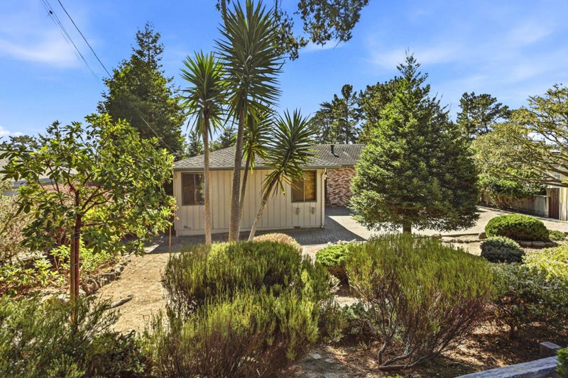 3076 Strawberry Hill Road