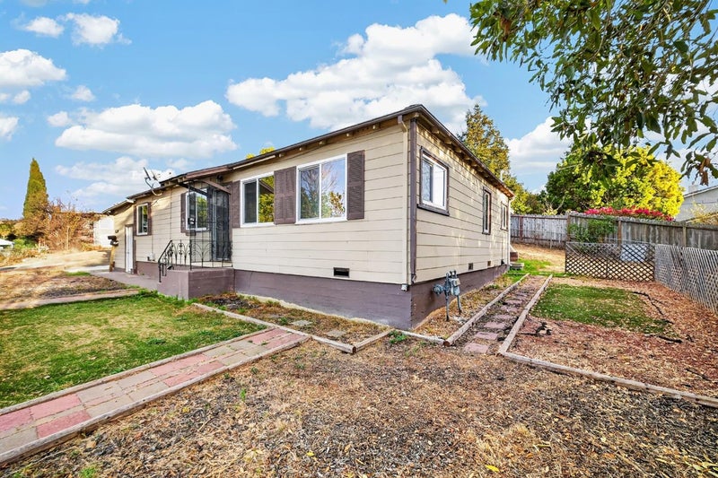 3005 Pickford Way