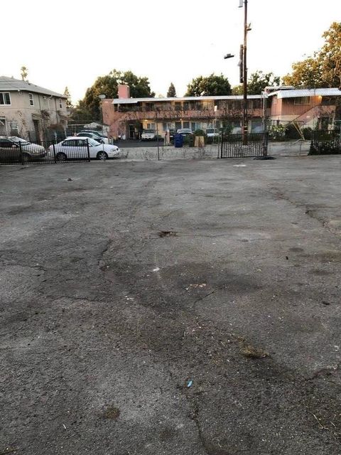 Tiny photo for 5325 San Pablo Avenue, OAKLAND, CA 94608 (MLS # ML82022193)