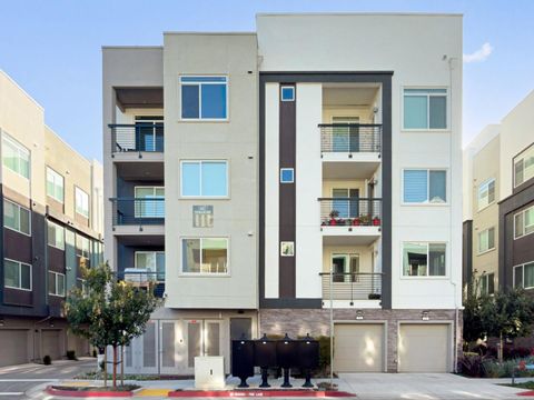 Photo of 3208 Mallard Court #201, SAN JOSE, CA 95117 (MLS # ML82037213)