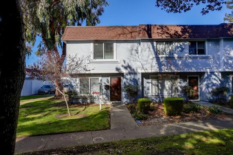 Photo of 1912 Vinedale Square, SAN JOSE, CA 95132 (MLS # ML82030660)