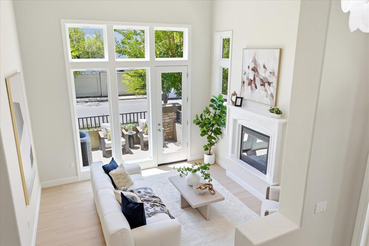 1712 Avenida Elisa