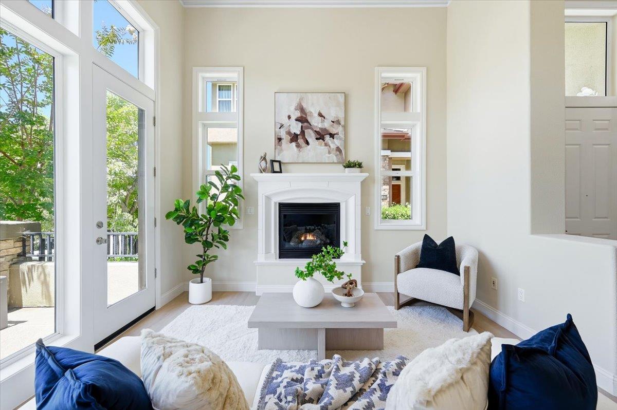 1712 Avenida Elisa