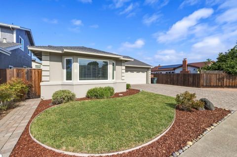 Tiny photo for 310 Mainsail Court, FOSTER CITY, CA 94404 (MLS # ML82053754)