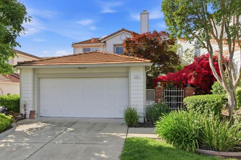 Photo of 2291 Farmcrest Street, MILPITAS, CA 95035 (MLS # ML82027199)
