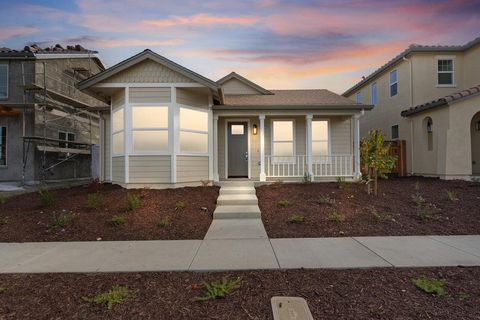 Photo of 784 Livingston Avenue, KING CITY, CA 93930 (MLS # ML82026215)