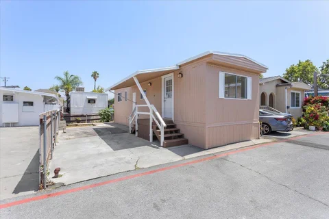 555 McLaughlin Avenue Unit 42, San Jose, CA 95116 - #: ML82064196