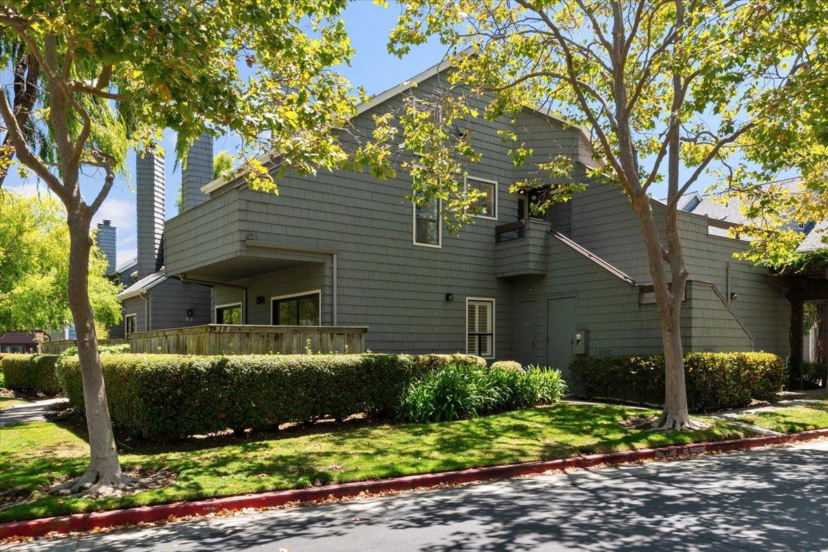 913 Shoreline Drive