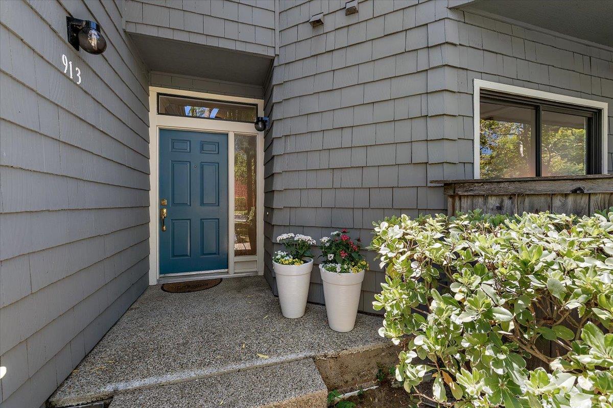 913 Shoreline Drive