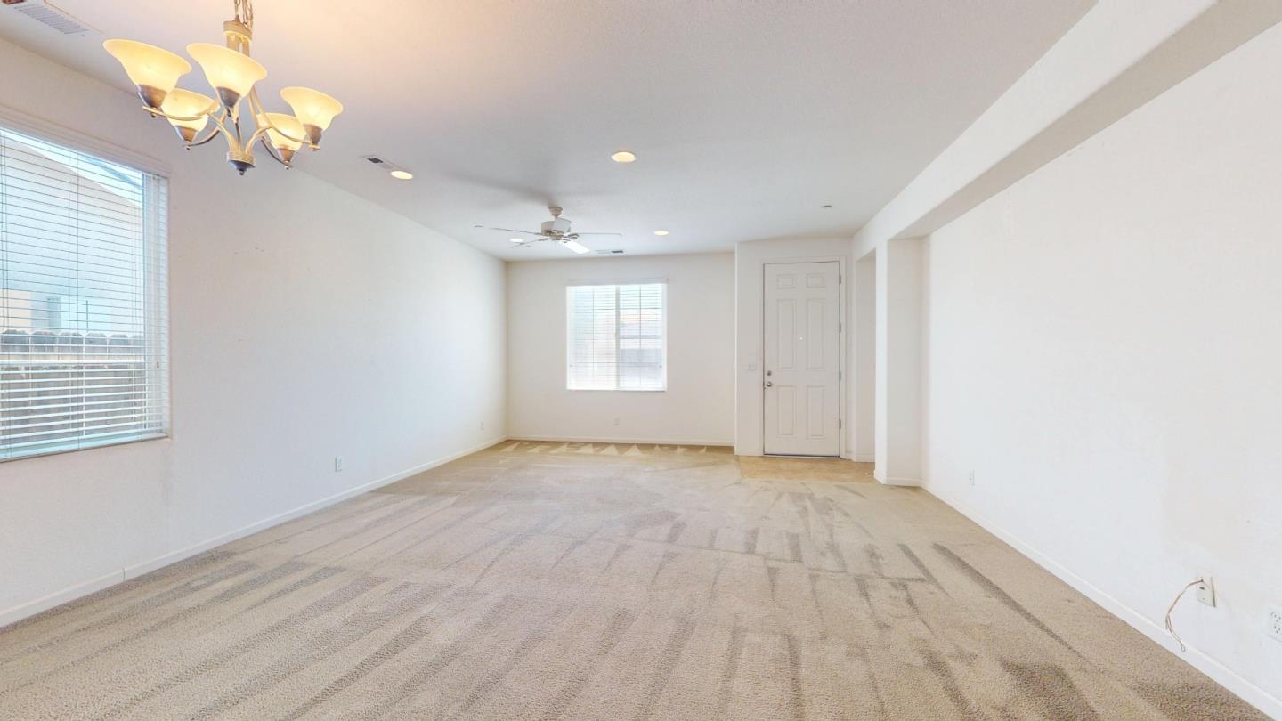 7392 Robinson