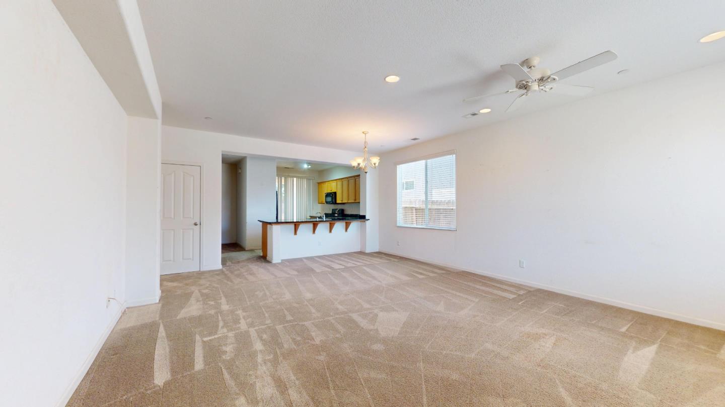 7392 Robinson