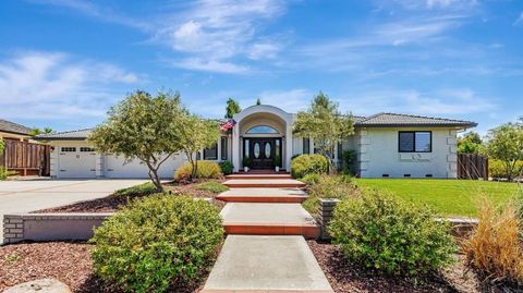 640 South Ridgemark Drive Hollister CA 95023