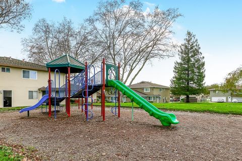 Tiny photo for 902 Gilchrist Walkway #3, SAN JOSE, CA 95133 (MLS # ML82046825)