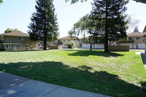 Tiny photo for 902 Gilchrist Walkway #3, SAN JOSE, CA 95133 (MLS # ML82046825)