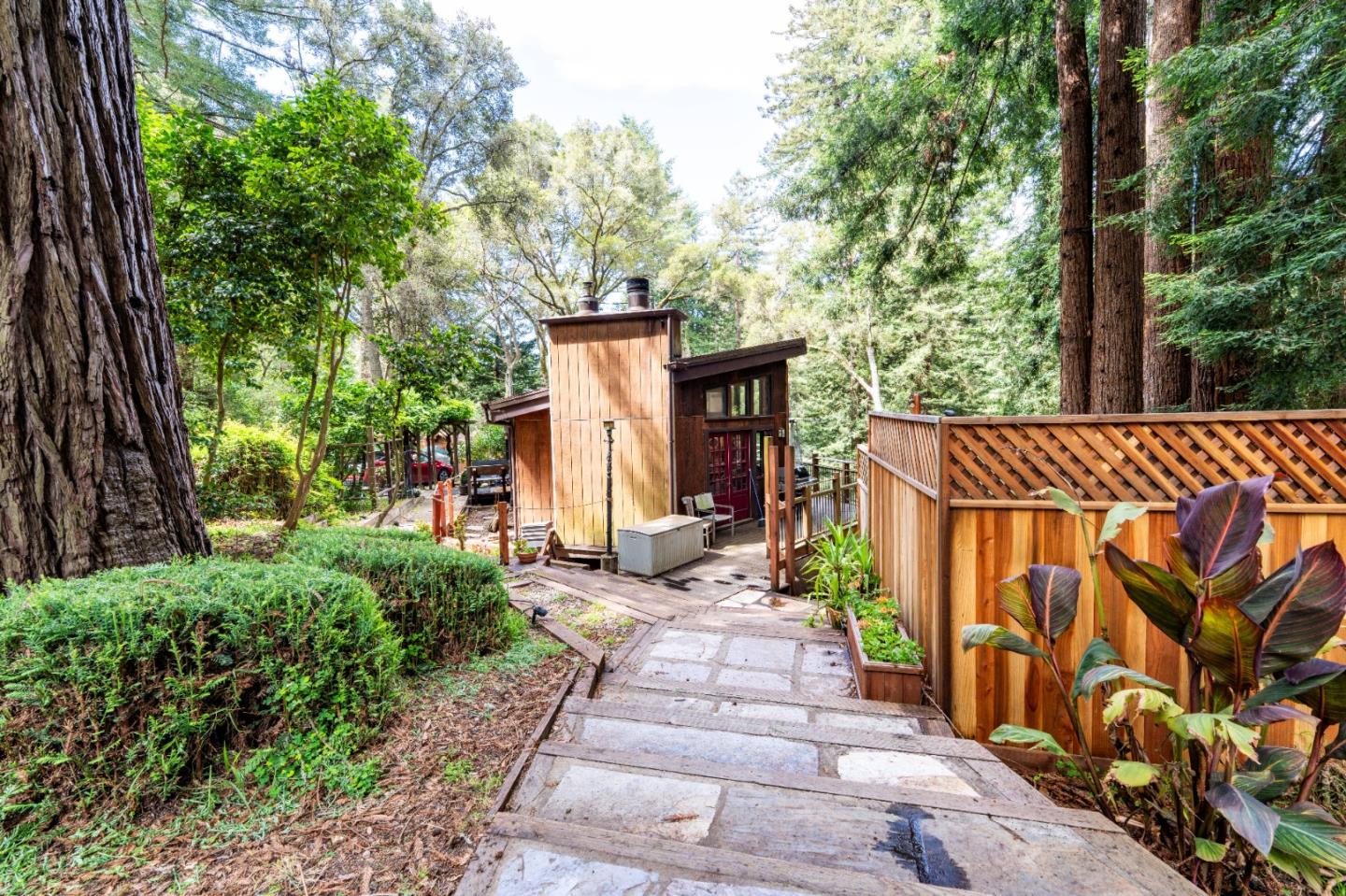 910 Cathedral Drive