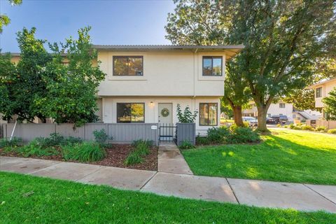 Photo of 115 Kenbrook Circle, SAN JOSE, CA 95111 (MLS # ML82027350)