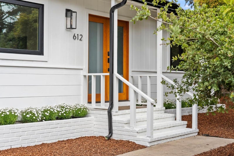 612 Sunset Drive