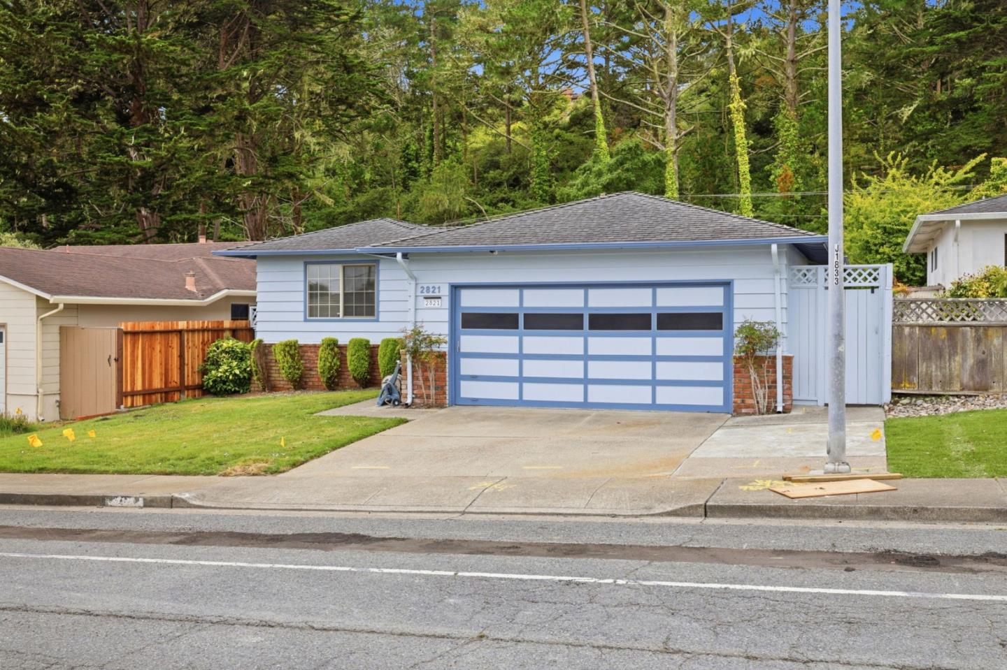 2821 Oakmont Drive