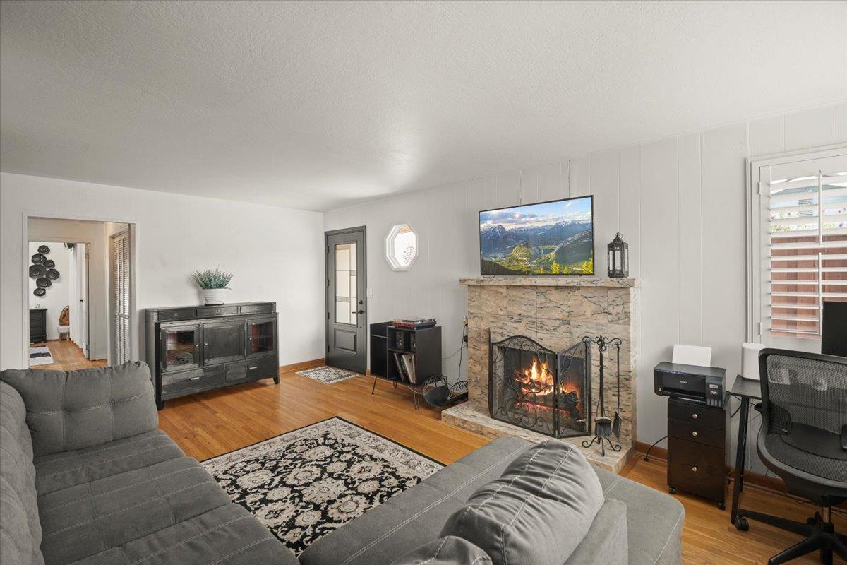 15001 Ridgetop Drive