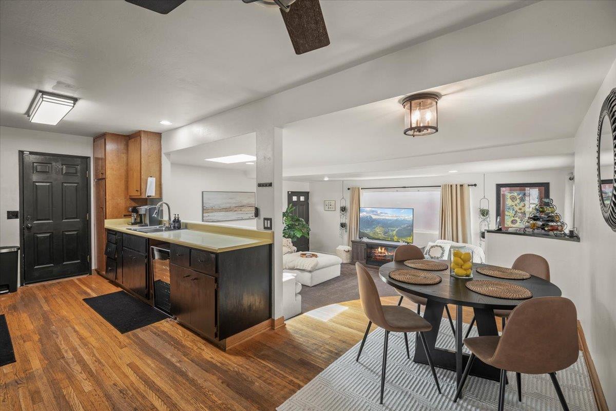 15001 Ridgetop Drive