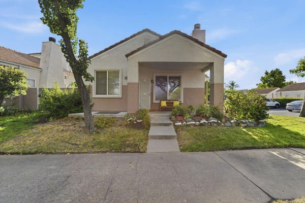 9113 HAUSSMAN ST, ELK GROVE, CA 95758 - Image b6c6c0cfce4a12166e00d981f5c95e4e/2322160074