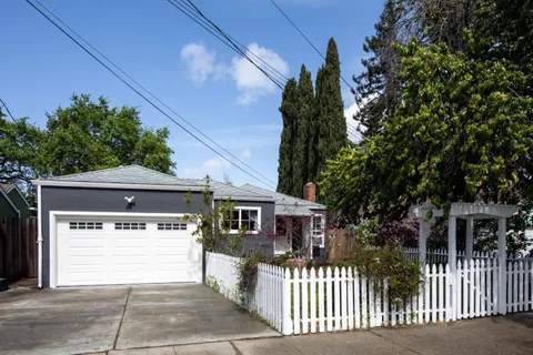 402 Poplar Avenue, Redwood City, CA 94061 - #: ML82000705