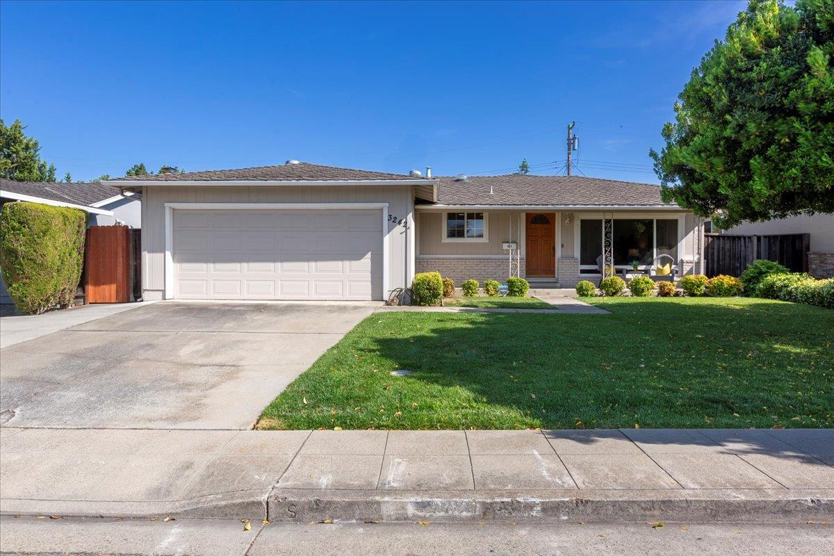 3242 Catalina AVE