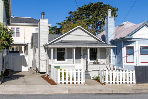 Photo of 418 Fountain Avenue, PACIFIC GROVE, CA 93950 (MLS # ML82040079)