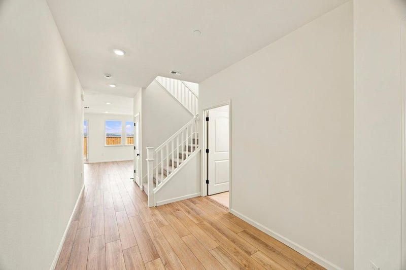 580 Tall Grass Way