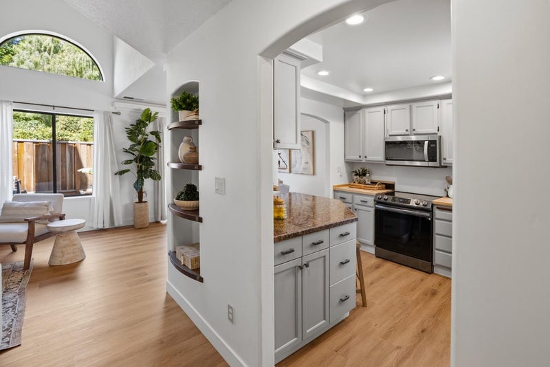 37 Winding Way
