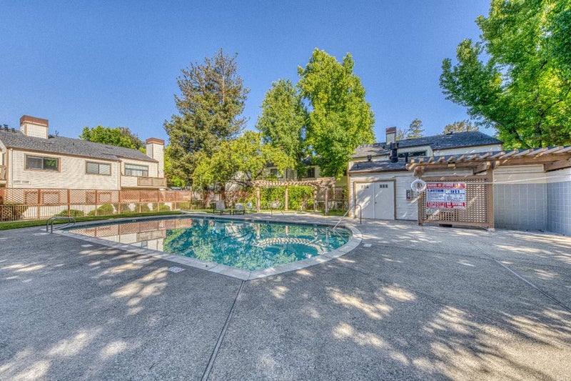 1538 Meadow Ridge Circle