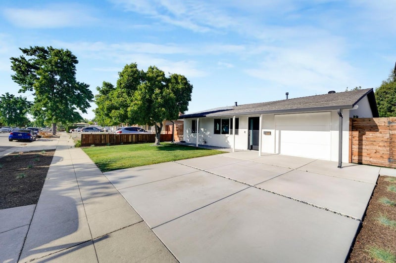 3128 Julio Avenue