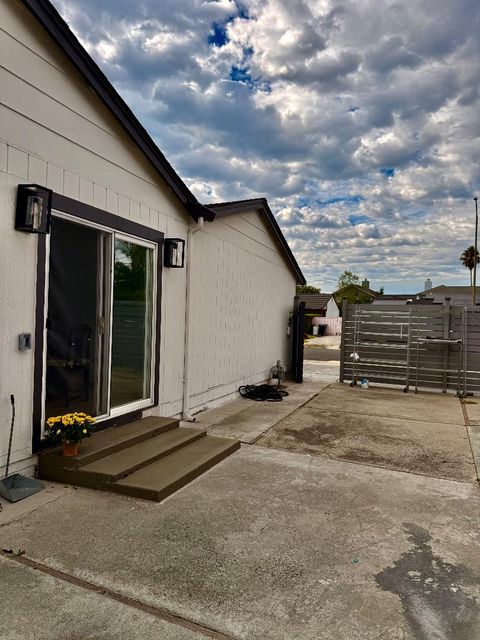 Tiny photo for 1868 Bagpipe Way, SAN JOSE, CA 95121 (MLS # ML82022845)