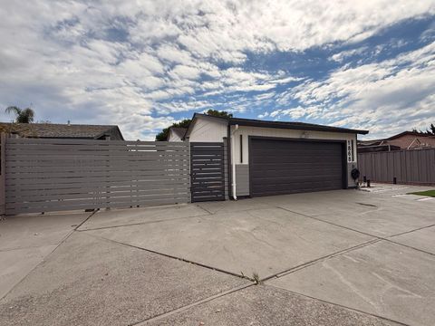 Tiny photo for 1868 Bagpipe Way, SAN JOSE, CA 95121 (MLS # ML82022845)