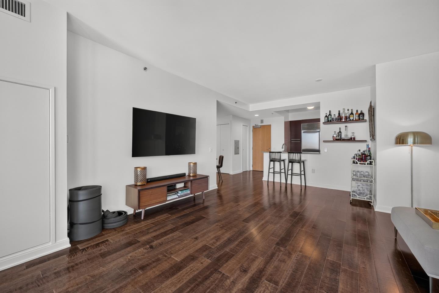 425 1st Street 3201