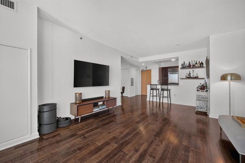 425 1st Street 3201