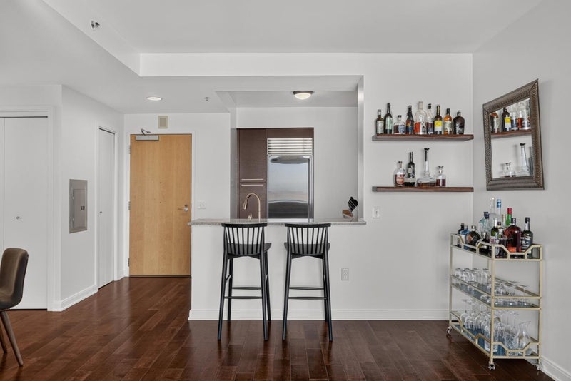 425 1st Street 3201