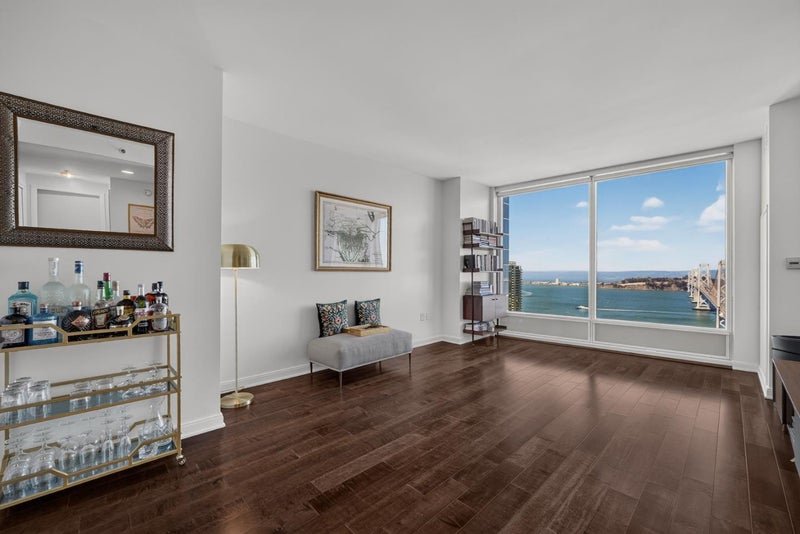 425 1st Street 3201