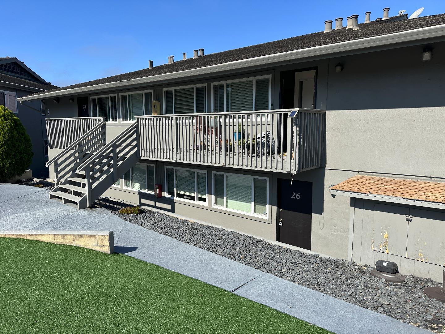1042 Forest Avenue