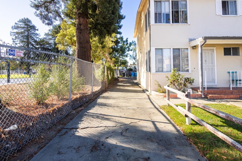 8 Howard Avenue