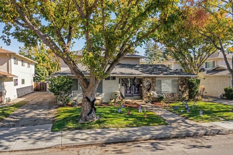 490 Hawthorn Avenue