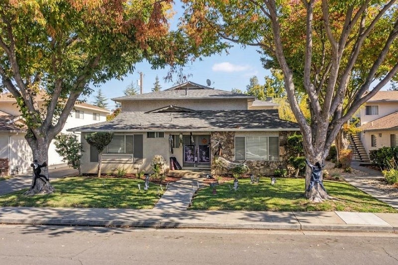 490 Hawthorn Avenue