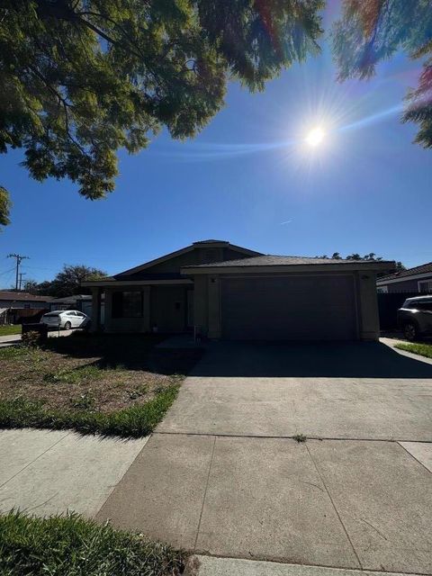 Photo of 720 W Columbia Street, LONG BEACH, CA 90806 (MLS # ML82036468)