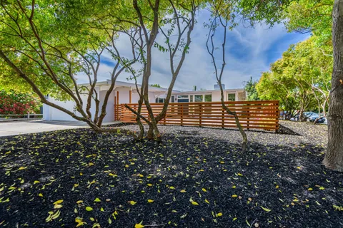3110 Louis Road, Palo Alto, CA 94303 - #: ML82003037